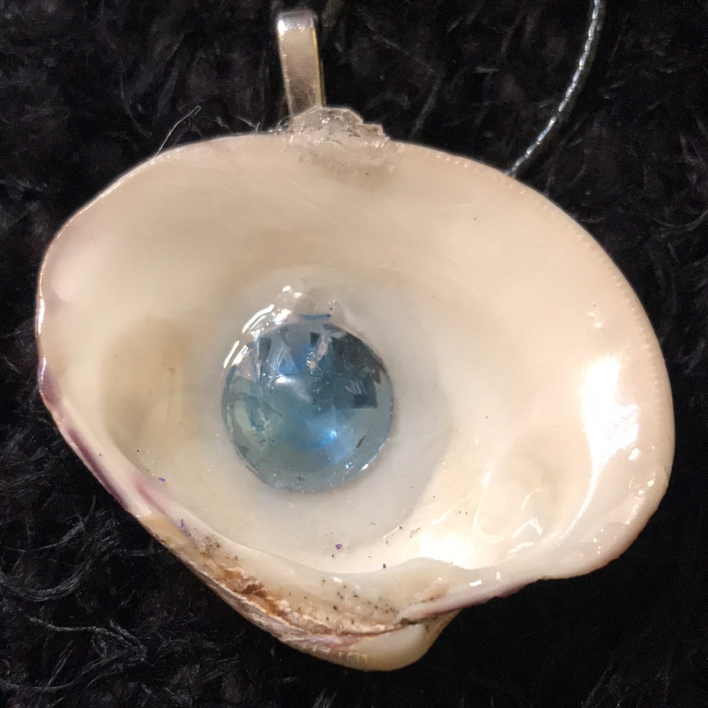 SeaShell Necklace Hand Created - Picture 6 of 17